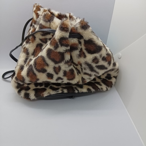 Cinnamoroll (sanrio character) Fur fabric drawstring bag. - Picture 6 of 10